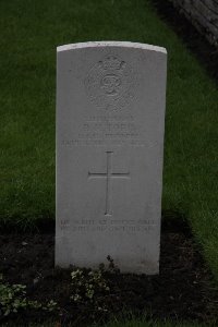 Guards Cemetery Windy Corner Cuinchy - Torin, Richard Maynard