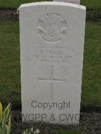 Guards Cemetery Windy Corner Cuinchy - Trigg, Percy