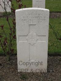 Guards Cemetery Windy Corner Cuinchy - Tyreman, A