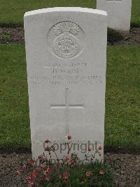 Guards Cemetery Windy Corner Cuinchy - Wade, D
