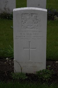Guards Cemetery Windy Corner Cuinchy - Walker, Reginald Fydell