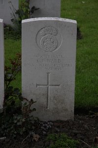 Guards Cemetery Windy Corner Cuinchy - Ward, C E