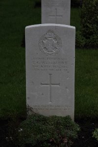 Guards Cemetery Windy Corner Cuinchy - Westacott, E G