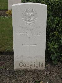 Guards Cemetery Windy Corner Cuinchy - Whale, W