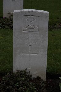 Guards Cemetery Windy Corner Cuinchy - Whetham, G J