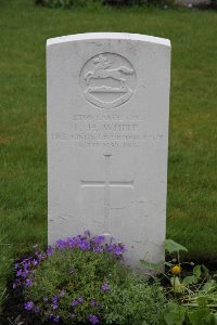 Guards Cemetery Windy Corner Cuinchy - White, F H