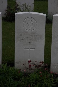 Guards Cemetery Windy Corner Cuinchy - White, Horace Chesterfield Ford