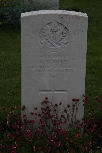 Guards Cemetery Windy Corner Cuinchy - Wile, G R