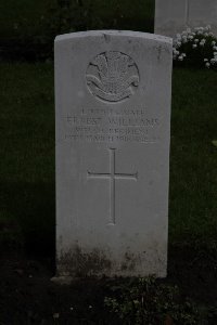 Guards Cemetery Windy Corner Cuinchy - Williams, Ernest