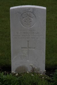 Guards Cemetery Windy Corner Cuinchy - Williams, R J
