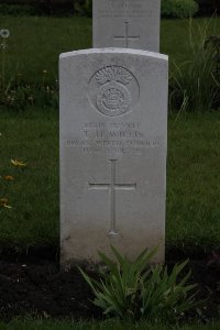 Guards Cemetery Windy Corner Cuinchy - Willis, T H