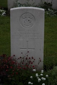 Guards Cemetery Windy Corner Cuinchy - Woodhouse, Robert Swift