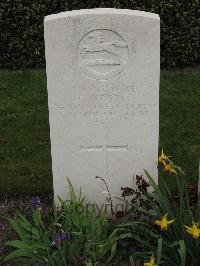 Guards Cemetery Windy Corner Cuinchy - Wright, T