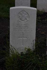 Guards Cemetery Windy Corner Cuinchy - Young, Henry Major
