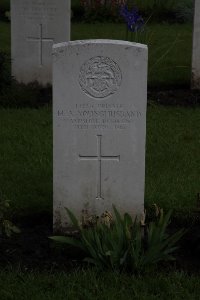 Guards Cemetery Windy Corner Cuinchy - Younghusband, H A