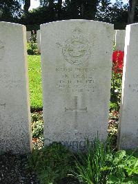 Durnbach War Cemetery - Crate, Stanley Ralph