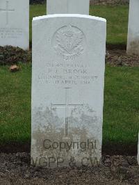 Wulverghem-Lindenhoek Road Military Cemetery - Brook, P C