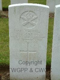 Wulverghem-Lindenhoek Road Military Cemetery - Castle, H V