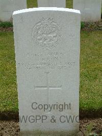 Wulverghem-Lindenhoek Road Military Cemetery - Cox, J H