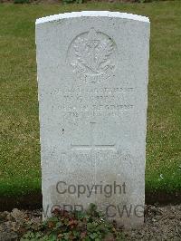 Wulverghem-Lindenhoek Road Military Cemetery - Curry, W G