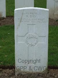Wulverghem-Lindenhoek Road Military Cemetery - Day, Frederick