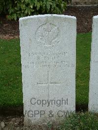 Wulverghem-Lindenhoek Road Military Cemetery - Elkin, R