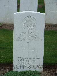 Wulverghem-Lindenhoek Road Military Cemetery - Fields, R S