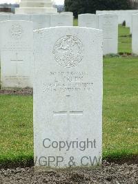 Wulverghem-Lindenhoek Road Military Cemetery - Green, L