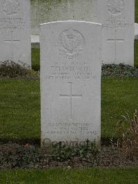 Wulverghem-Lindenhoek Road Military Cemetery - Handforth, F