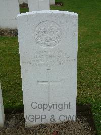 Wulverghem-Lindenhoek Road Military Cemetery - Hargreaves, T