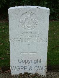 Wulverghem-Lindenhoek Road Military Cemetery - Harvey, Leonard George
