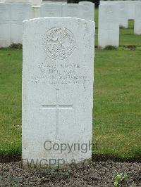 Wulverghem-Lindenhoek Road Military Cemetery - Holman, F