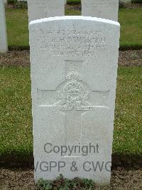Wulverghem-Lindenhoek Road Military Cemetery - Howarth, J R