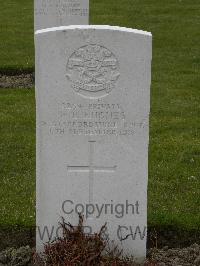 Wulverghem-Lindenhoek Road Military Cemetery - Hughes, W E