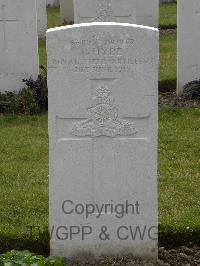 Wulverghem-Lindenhoek Road Military Cemetery - Hyde, H