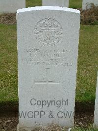 Wulverghem-Lindenhoek Road Military Cemetery - Irvine, R