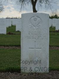 Wulverghem-Lindenhoek Road Military Cemetery - Joinson, P