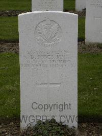 Wulverghem-Lindenhoek Road Military Cemetery - Jones, D