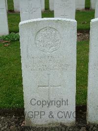 Wulverghem-Lindenhoek Road Military Cemetery - Levey, L W