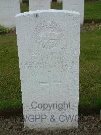 Wulverghem-Lindenhoek Road Military Cemetery - Lewis, J A
