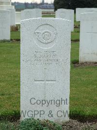 Wulverghem-Lindenhoek Road Military Cemetery - Martin, H