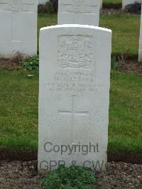 Wulverghem-Lindenhoek Road Military Cemetery - Mattock, W