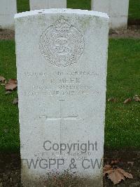 Wulverghem-Lindenhoek Road Military Cemetery - Meek, Francis Reginald