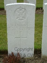 Wulverghem-Lindenhoek Road Military Cemetery - Methofer, W A