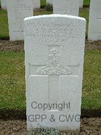 Wulverghem-Lindenhoek Road Military Cemetery - Meyrick, S J