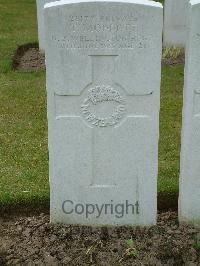 Wulverghem-Lindenhoek Road Military Cemetery - Moffett, Thomas