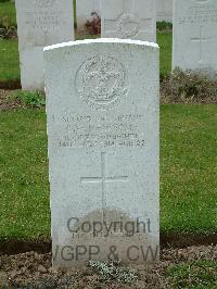 Wulverghem-Lindenhoek Road Military Cemetery - Newsome, Clifford William