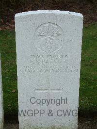 Wulverghem-Lindenhoek Road Military Cemetery - Parfitt, Frank Ernest