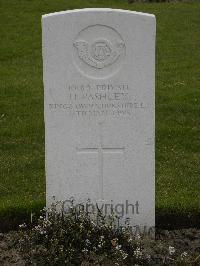 Wulverghem-Lindenhoek Road Military Cemetery - Pashley, H