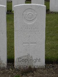 Wulverghem-Lindenhoek Road Military Cemetery - Pearson, T